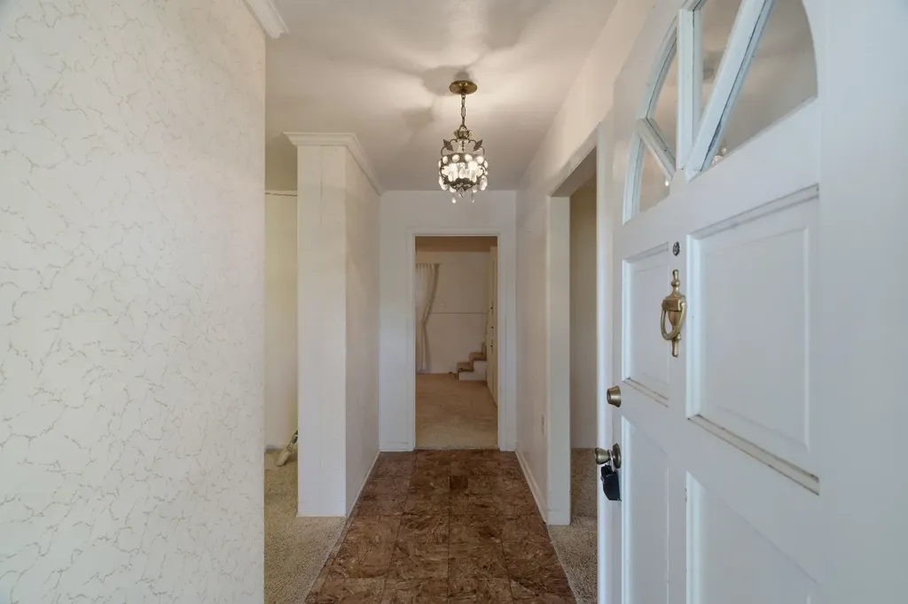 1301 Colonial Court Arlington TX 76013