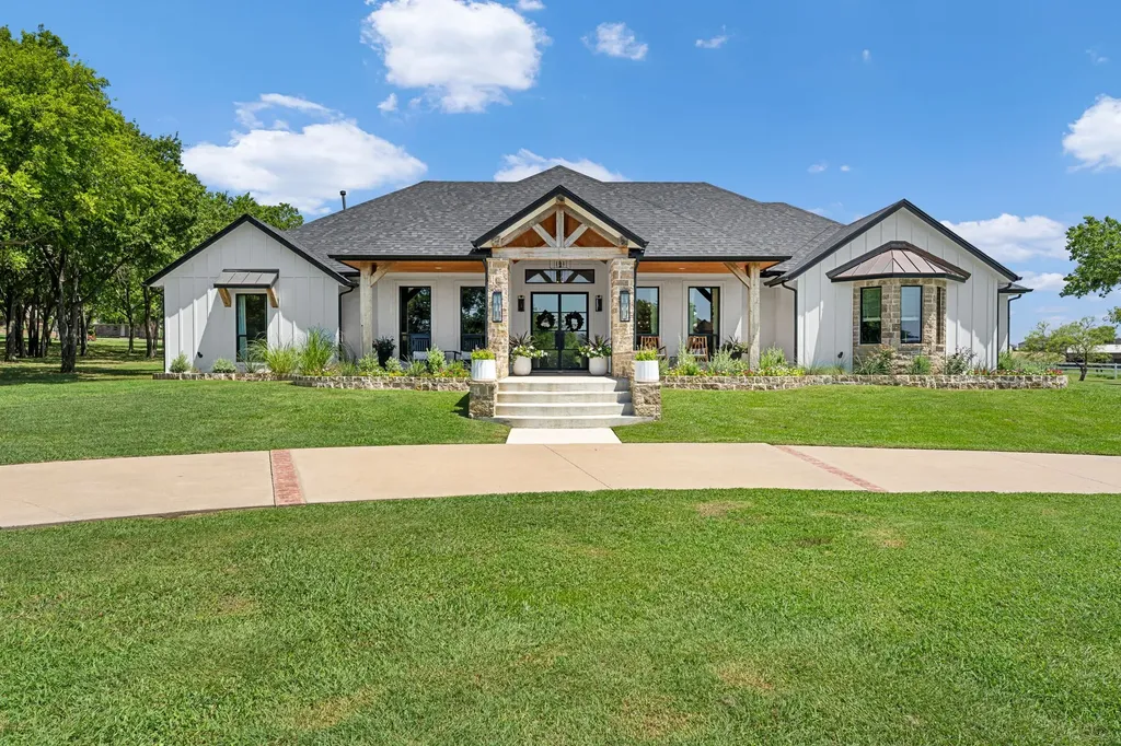 9900 Tantarra Drive Burleson TX 76028