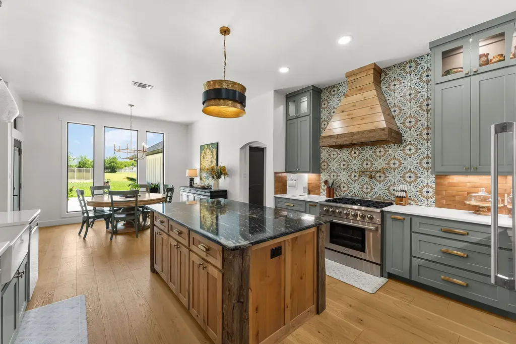 9900 Tantarra Drive Burleson TX 76028