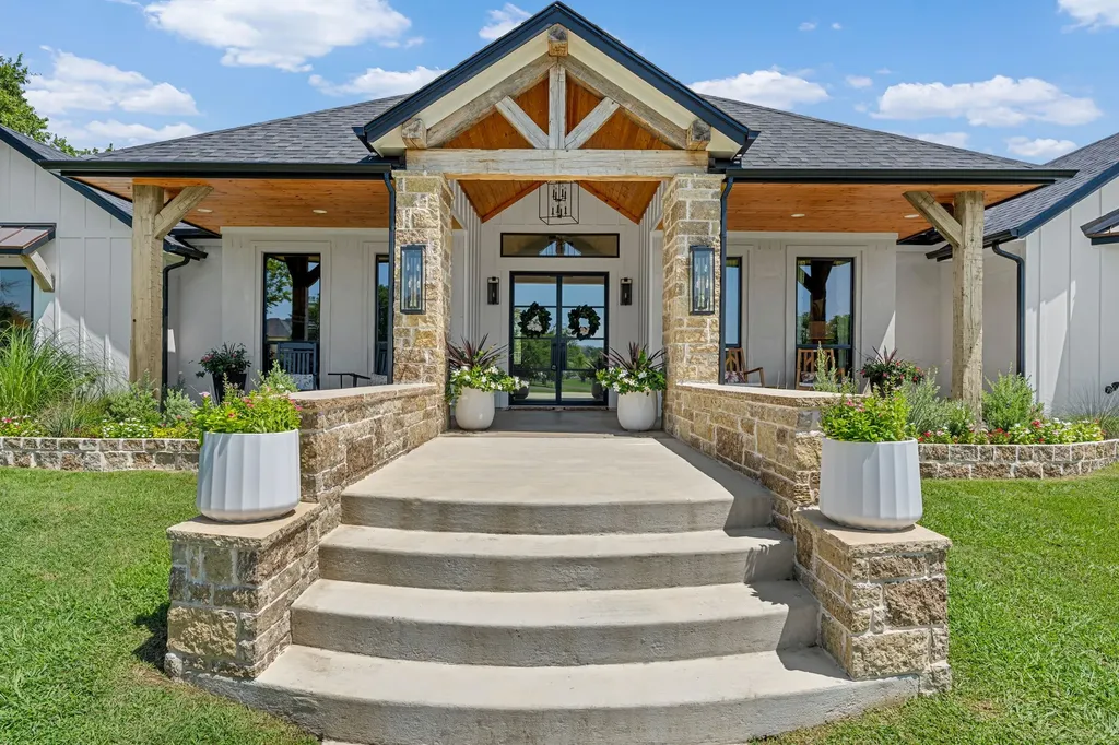 9900 Tantarra Drive Burleson TX 76028