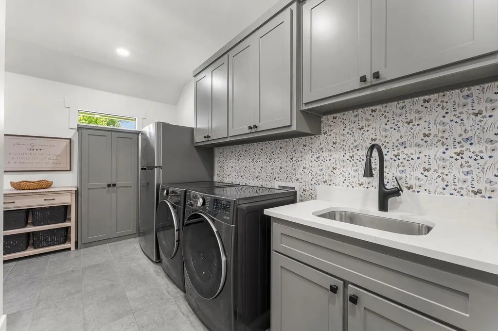 9900 Tantarra Drive Burleson TX 76028