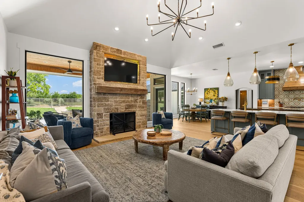 9900 Tantarra Drive Burleson TX 76028