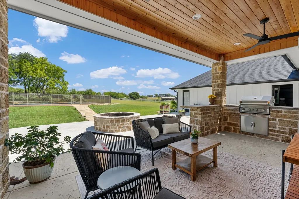 9900 Tantarra Drive Burleson TX 76028