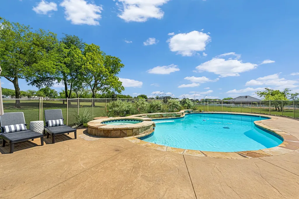 9900 Tantarra Drive Burleson TX 76028