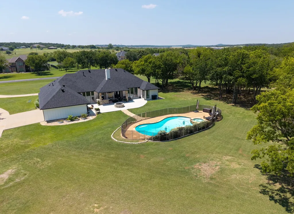 9900 Tantarra Drive Burleson TX 76028
