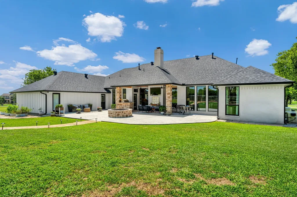 9900 Tantarra Drive Burleson TX 76028