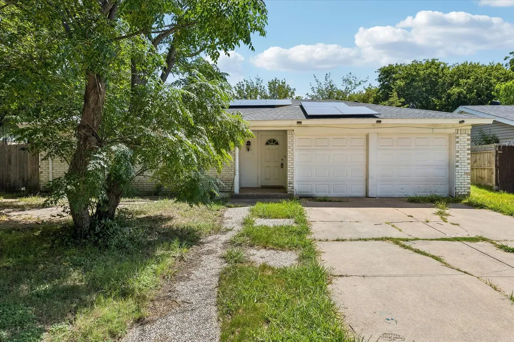 716 Heathcliff Drive Everman TX 76140