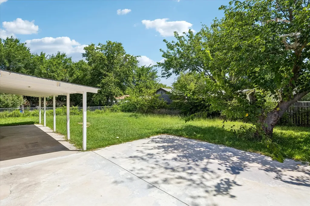 716 Heathcliff Drive Everman TX 76140