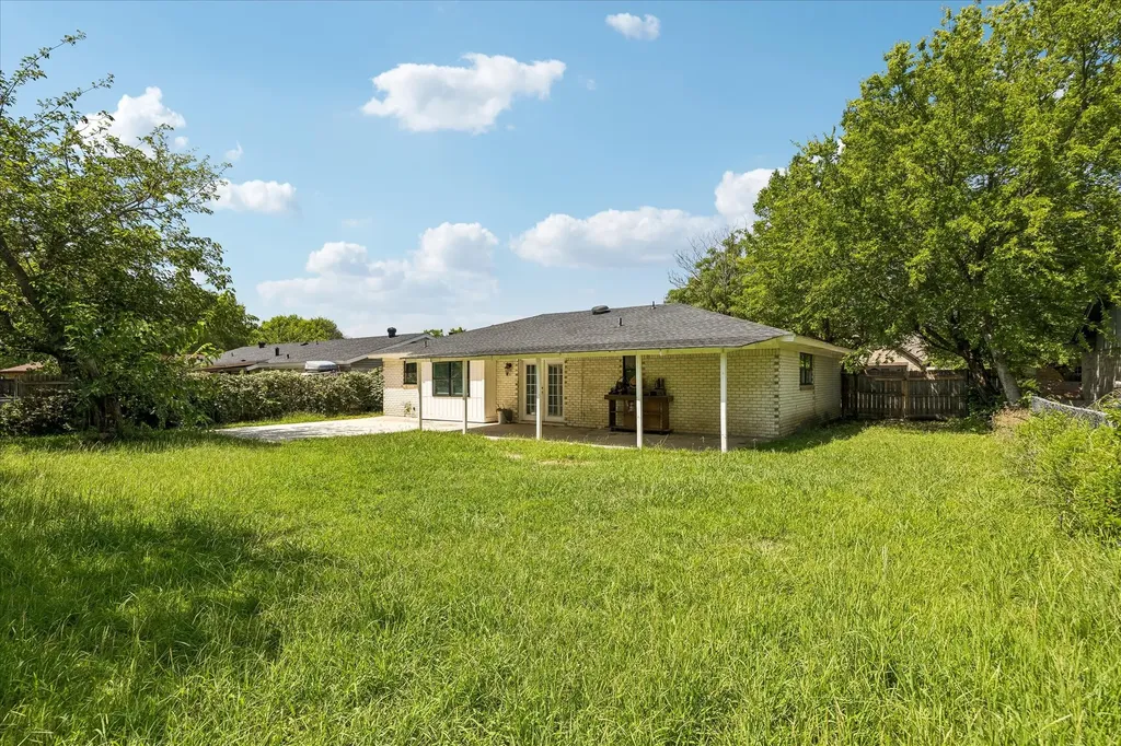 716 Heathcliff Drive Everman TX 76140