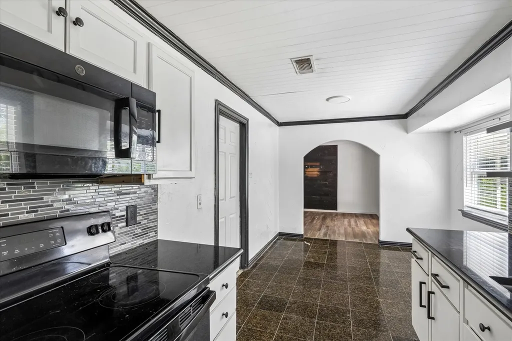 716 Heathcliff Drive Everman TX 76140