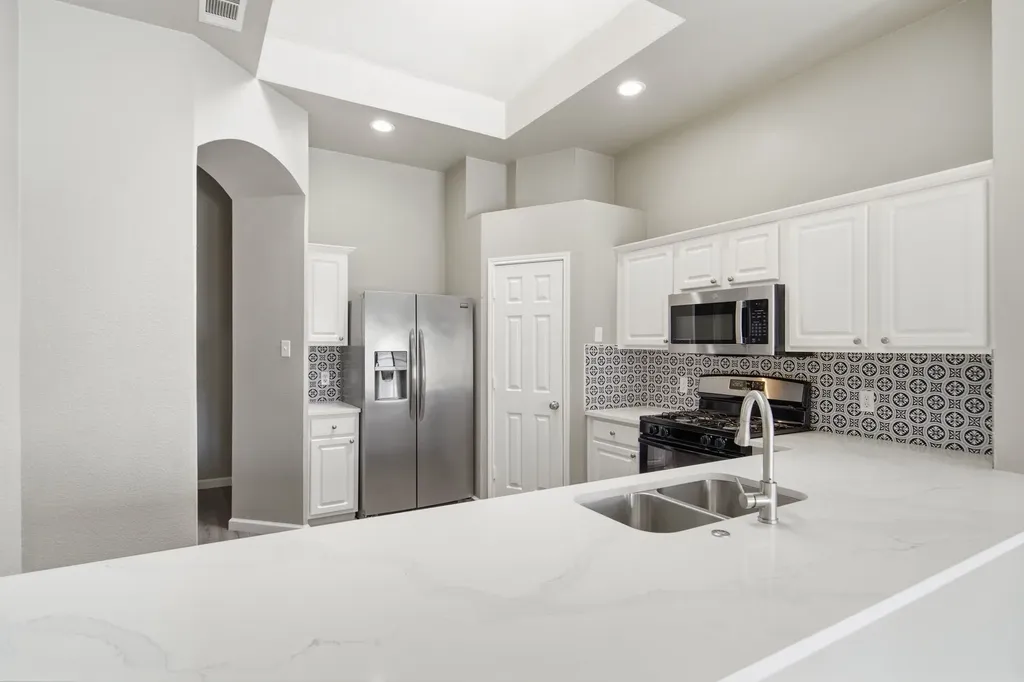 1237 Christopher Lane Lewisville TX 75077