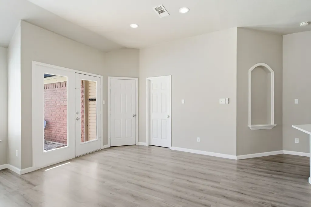 1237 Christopher Lane Lewisville TX 75077