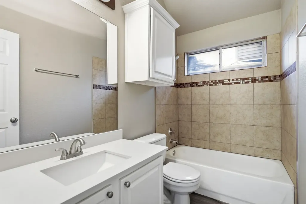 1237 Christopher Lane Lewisville TX 75077