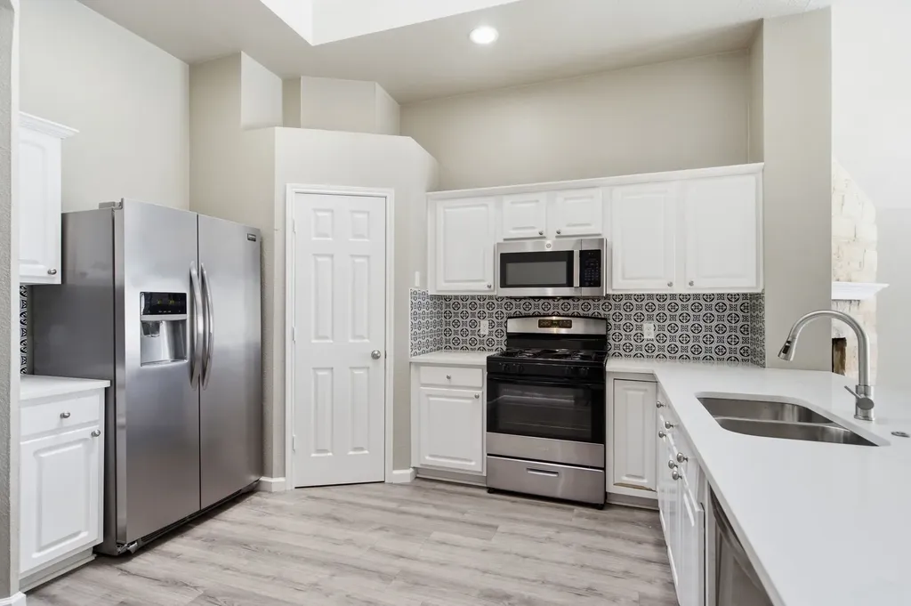 1237 Christopher Lane Lewisville TX 75077