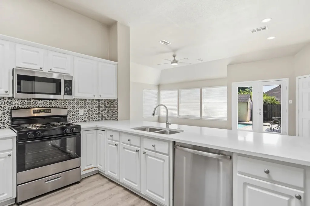 1237 Christopher Lane Lewisville TX 75077