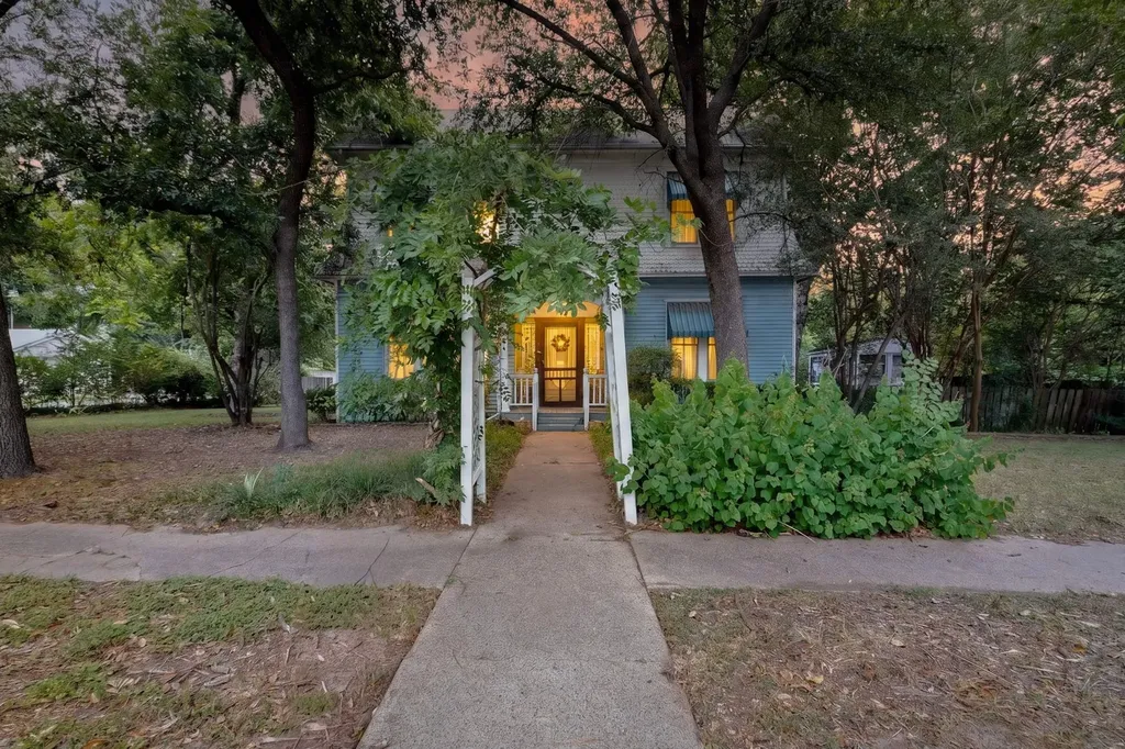 604 Johnson Street Terrell TX 75160
