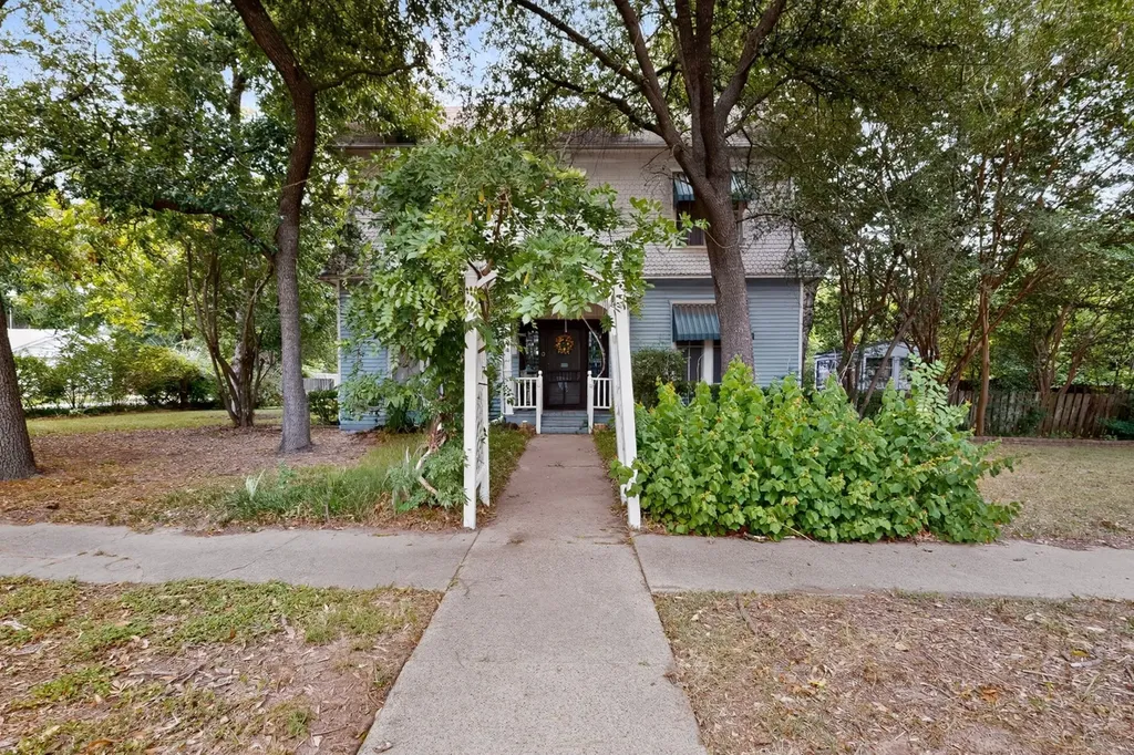 604 Johnson Street Terrell TX 75160