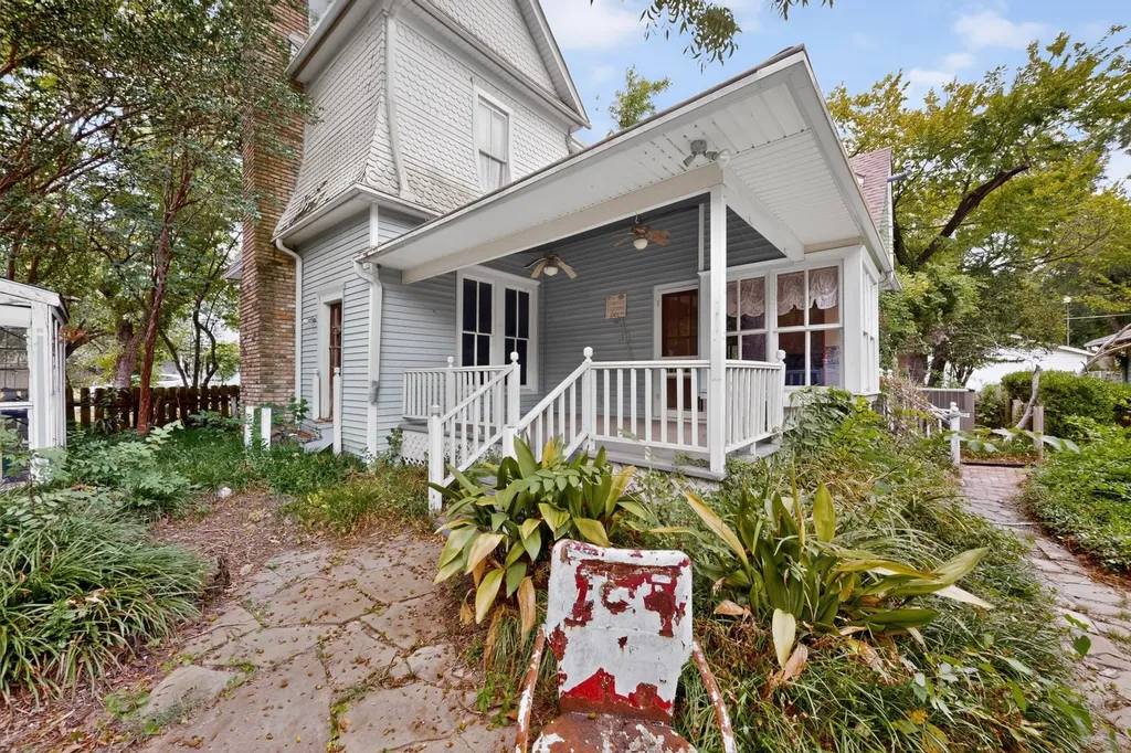 604 Johnson Street Terrell TX 75160