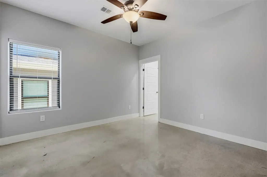 1315 S 5th Avenue Denison TX 75021