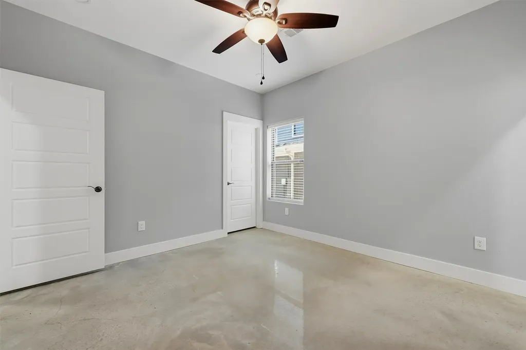 1315 S 5th Avenue Denison TX 75021
