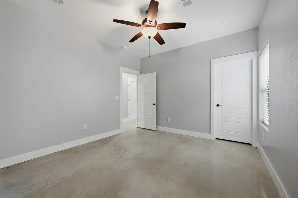 1315 S 5th Avenue Denison TX 75021