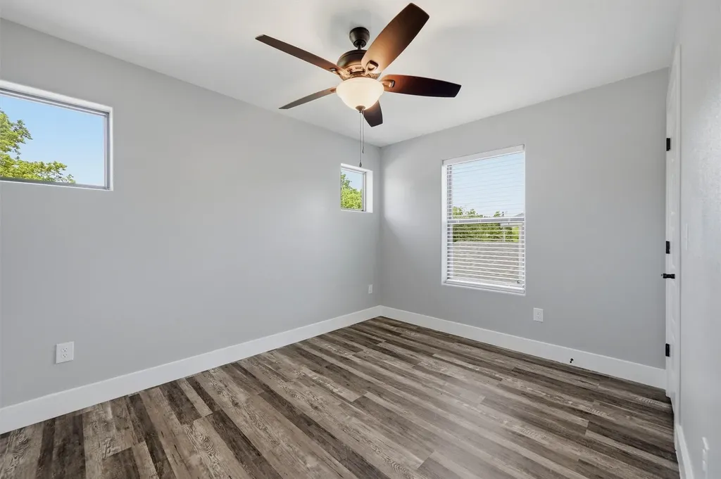 1315 S 5th Avenue Denison TX 75021
