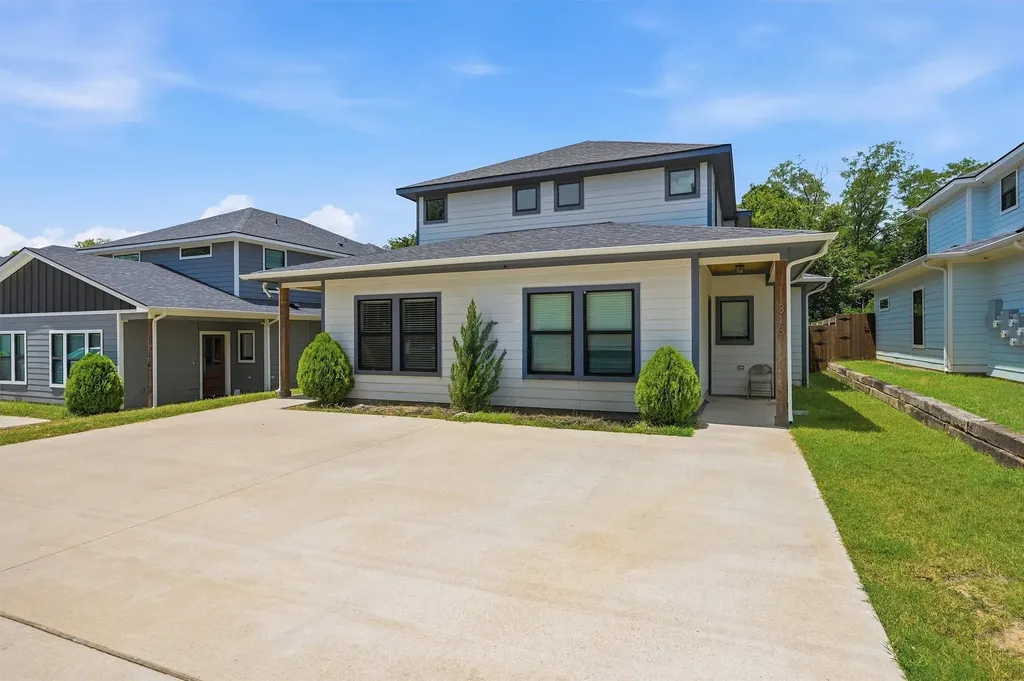 1315 S 5th Avenue Denison TX 75021