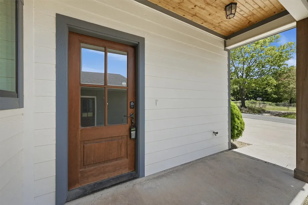 1315 S 5th Avenue Denison TX 75021