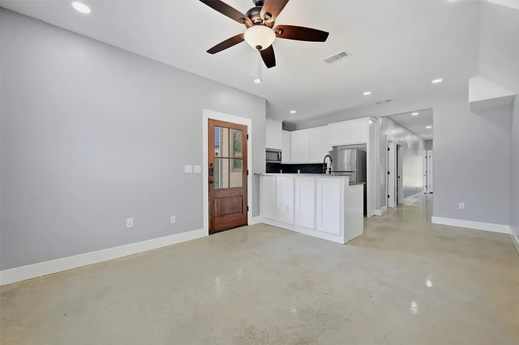 1315 S 5th Avenue Denison TX 75021