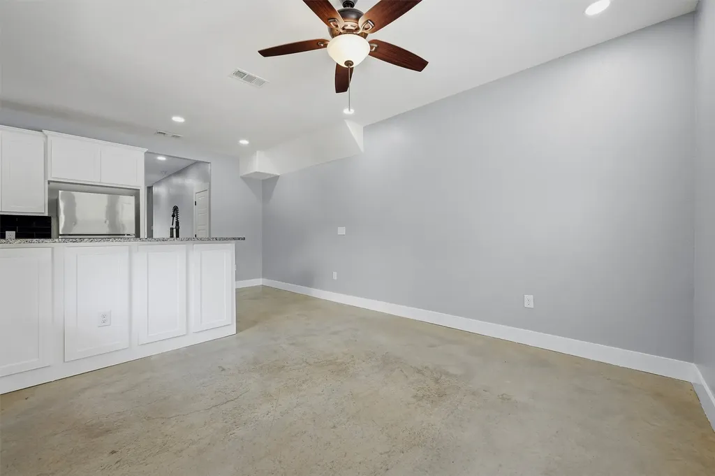 1315 S 5th Avenue Denison TX 75021
