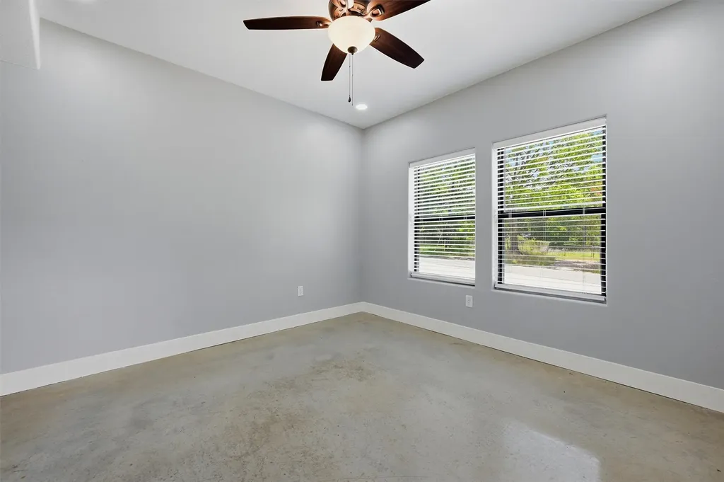1315 S 5th Avenue Denison TX 75021