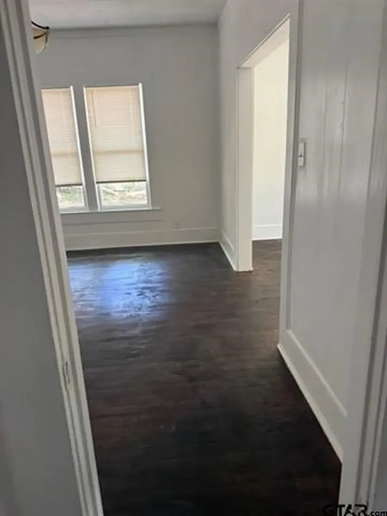 509 N Pacific Street Mineola TX 75773