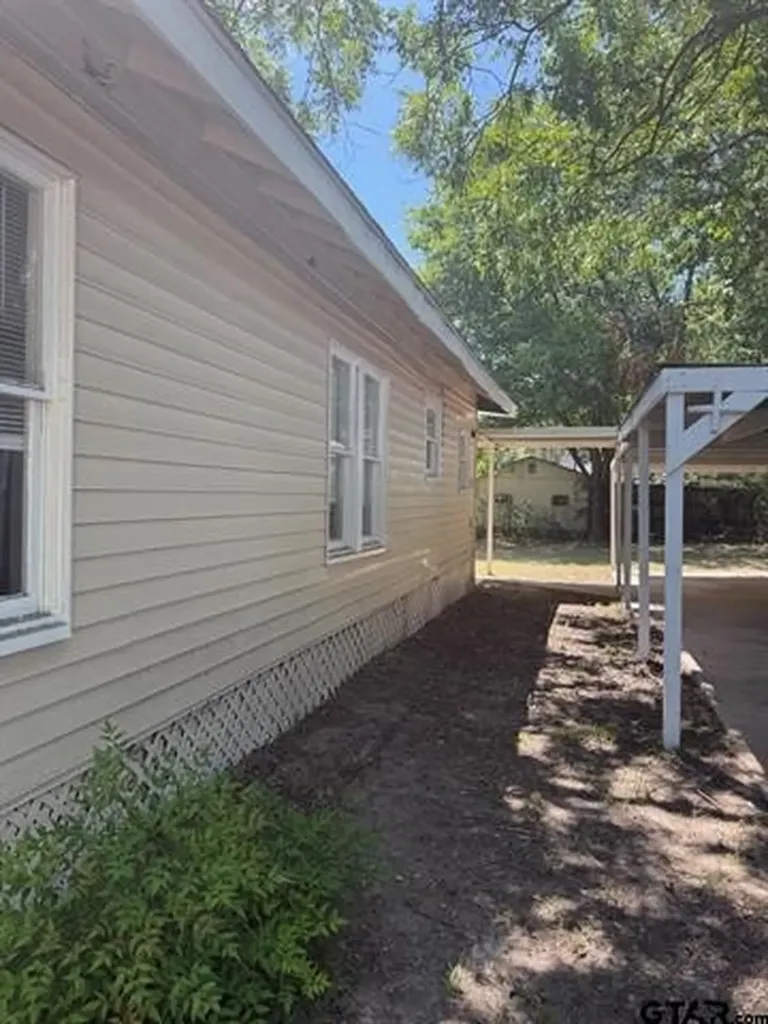 509 N Pacific Street Mineola TX 75773