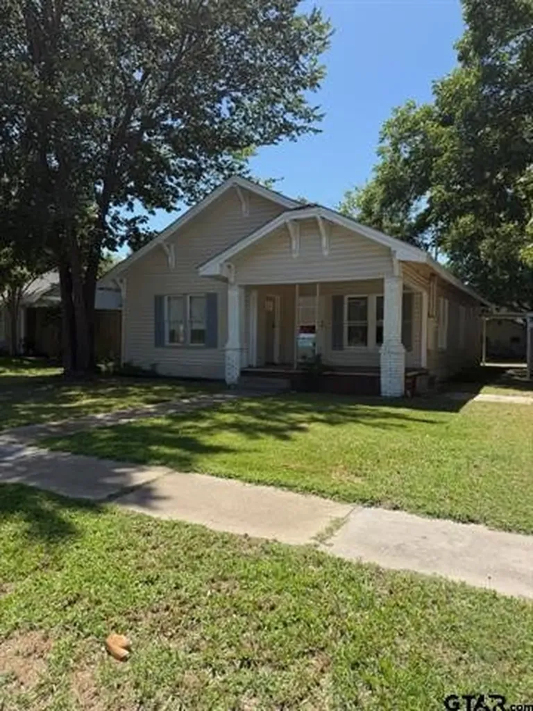 509 N Pacific Street Mineola TX 75773