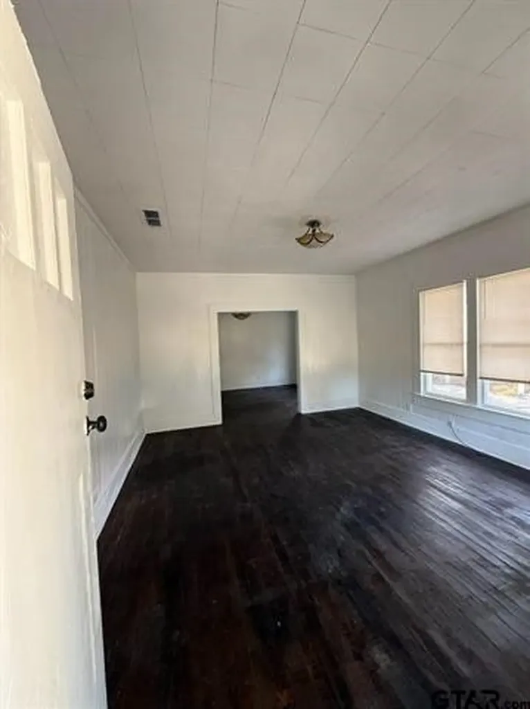 509 N Pacific Street Mineola TX 75773