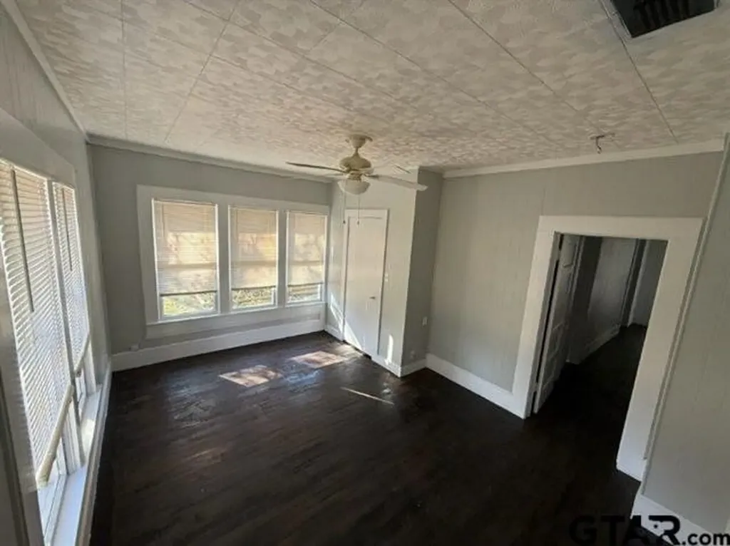 509 N Pacific Street Mineola TX 75773