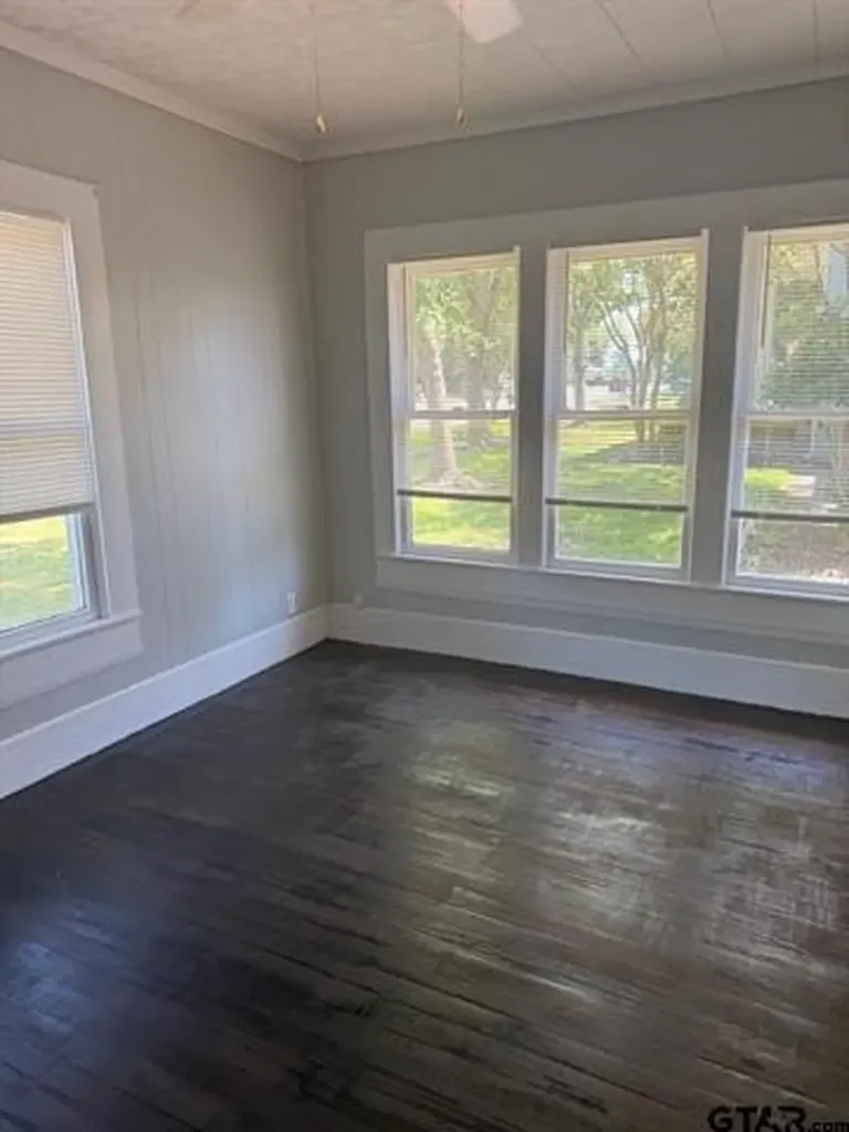 509 N Pacific Street Mineola TX 75773