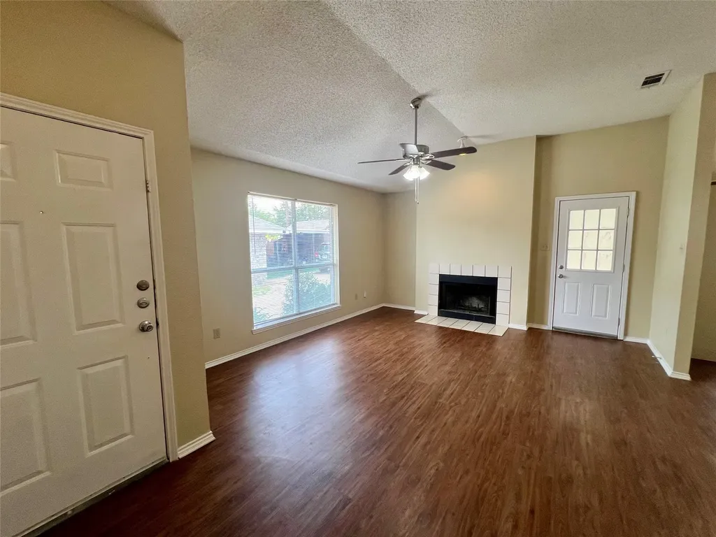 4308 Kelly Hill Drive Arlington TX 76017