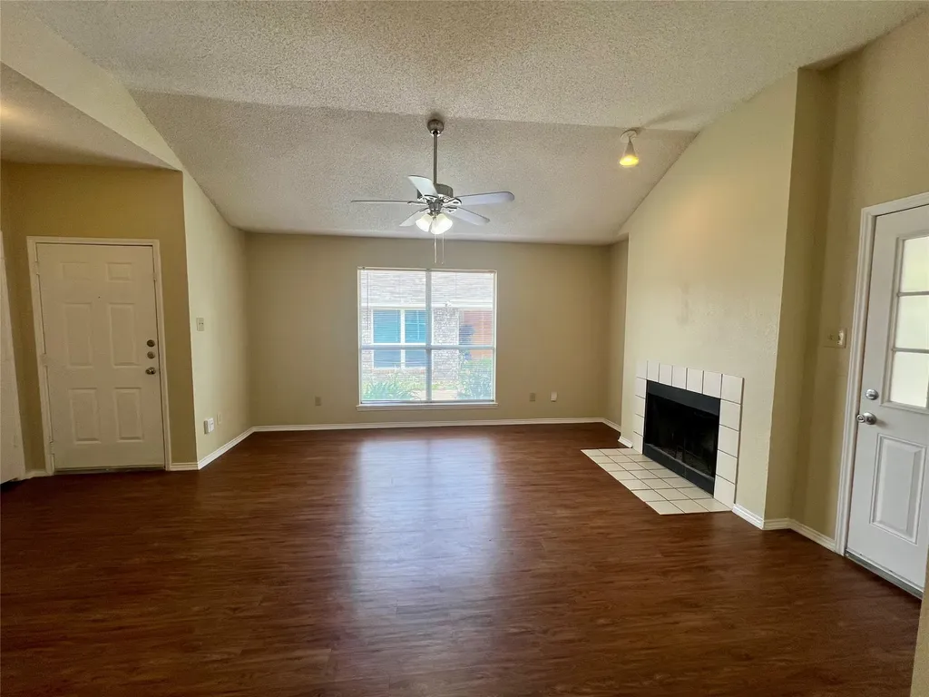 4308 Kelly Hill Drive Arlington TX 76017