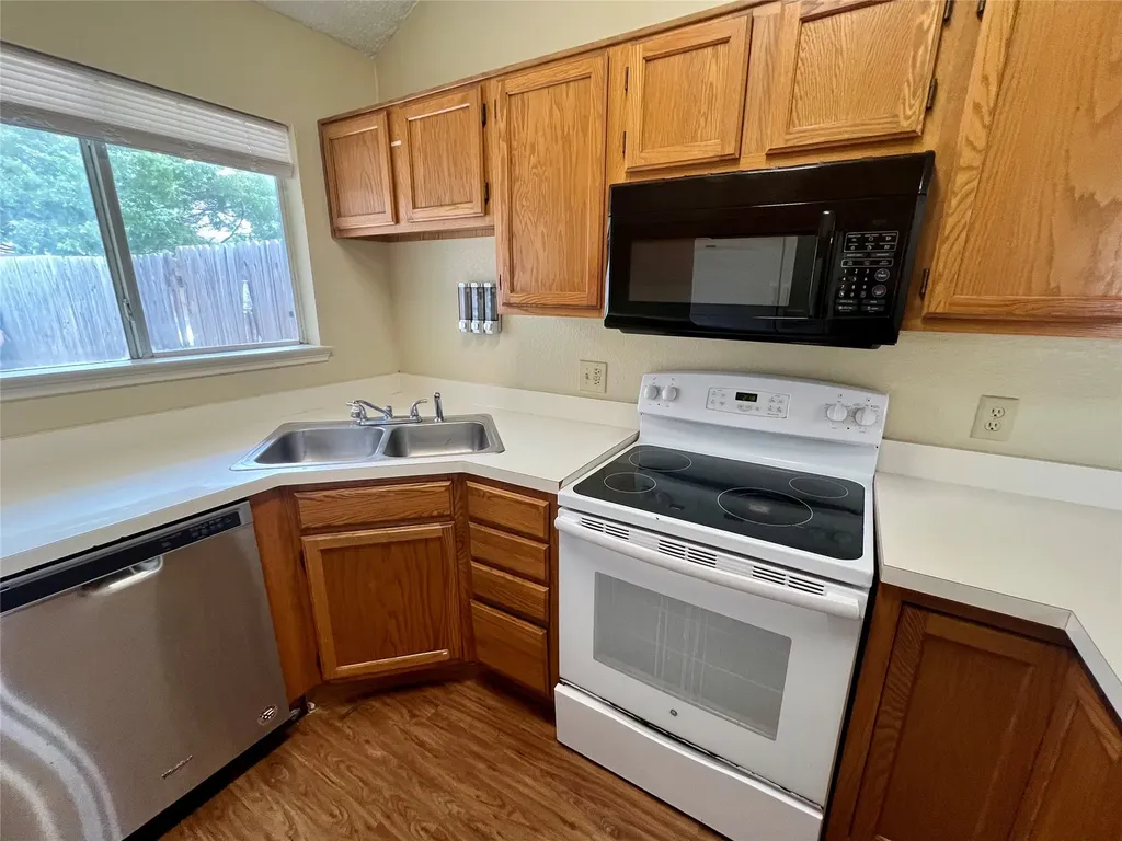 4308 Kelly Hill Drive Arlington TX 76017
