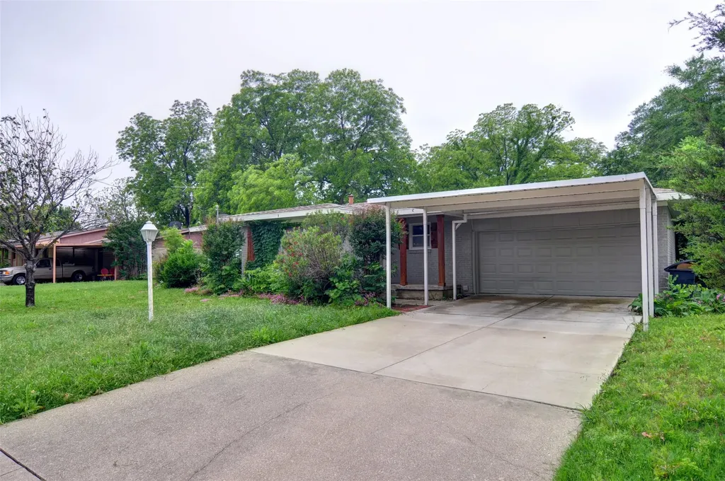 1110 Wade Hampton Street Benbrook TX 76126