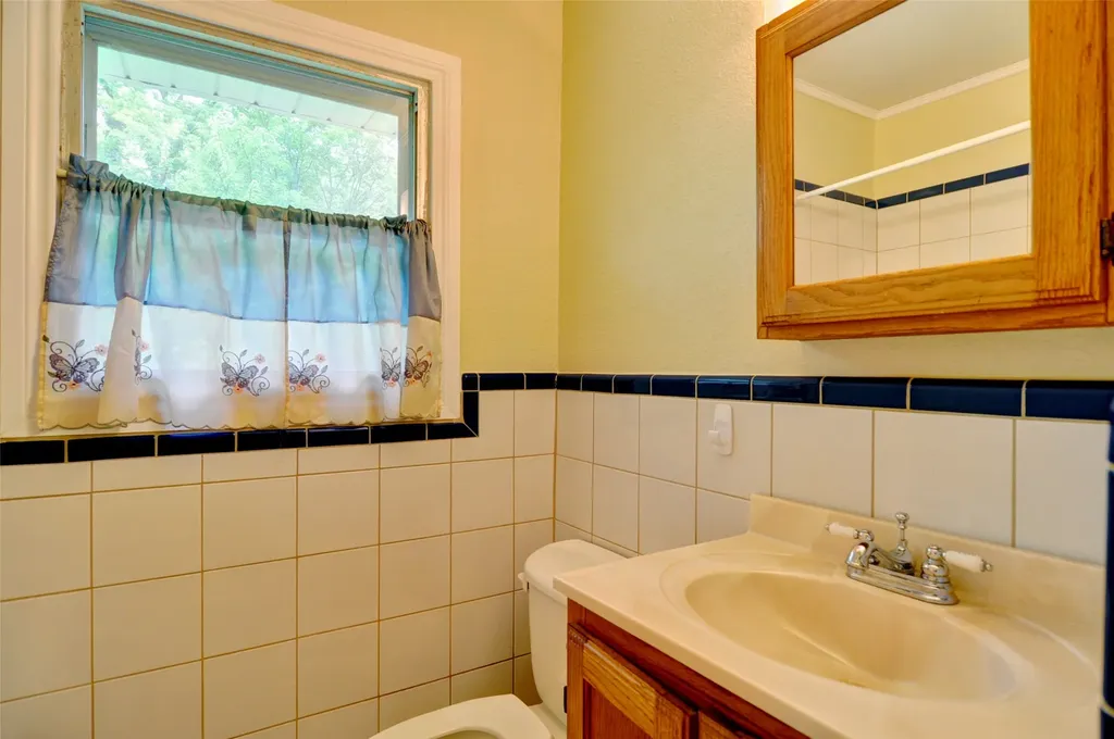 1110 Wade Hampton Street Benbrook TX 76126