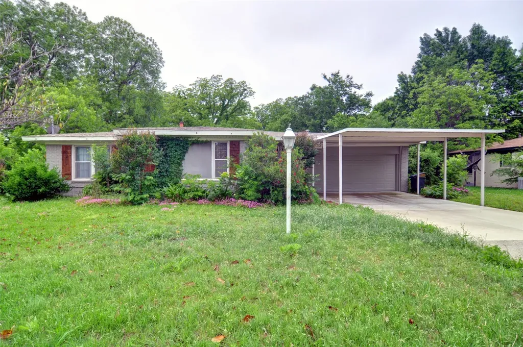 1110 Wade Hampton Street Benbrook TX 76126