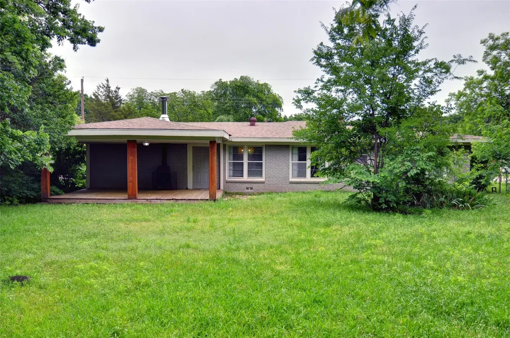 1110 Wade Hampton Street Benbrook TX 76126