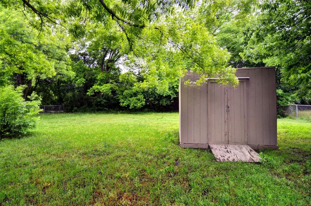 1110 Wade Hampton Street Benbrook TX 76126