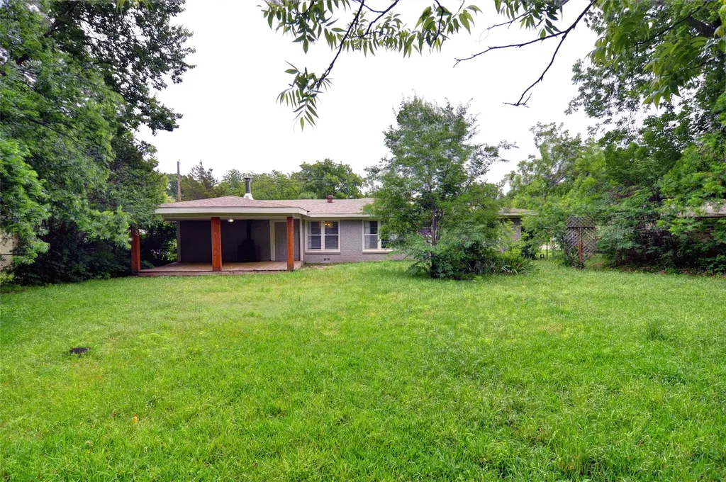 1110 Wade Hampton Street Benbrook TX 76126