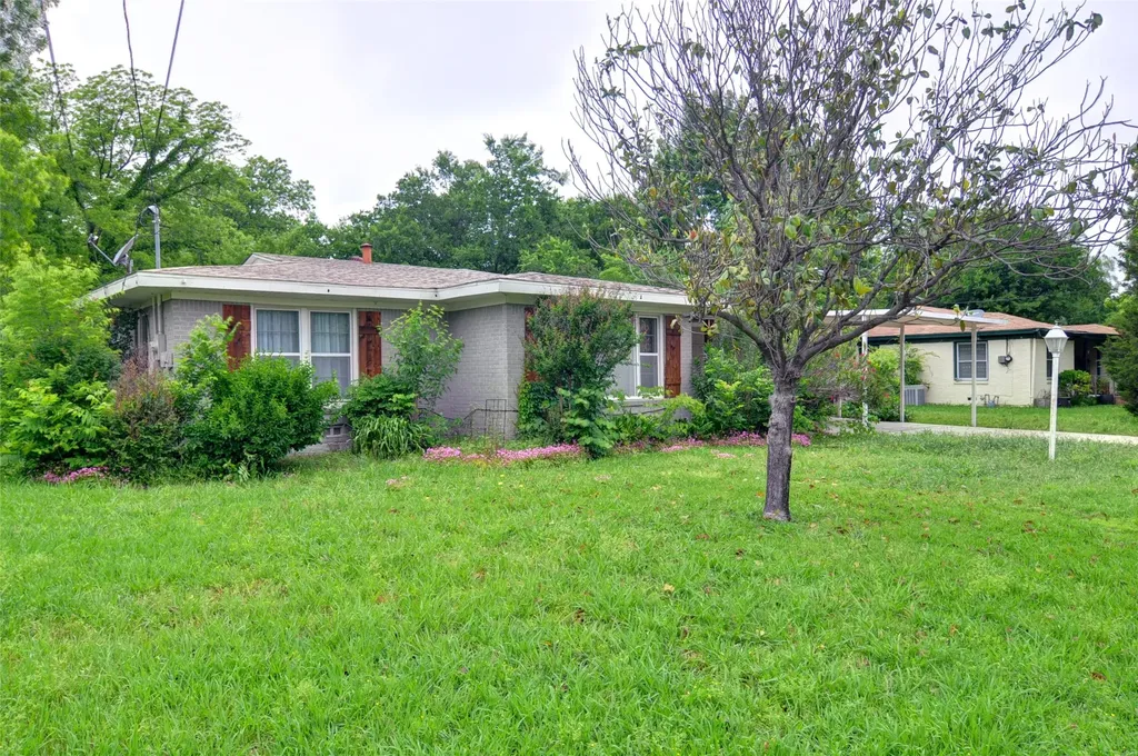 1110 Wade Hampton Street Benbrook TX 76126