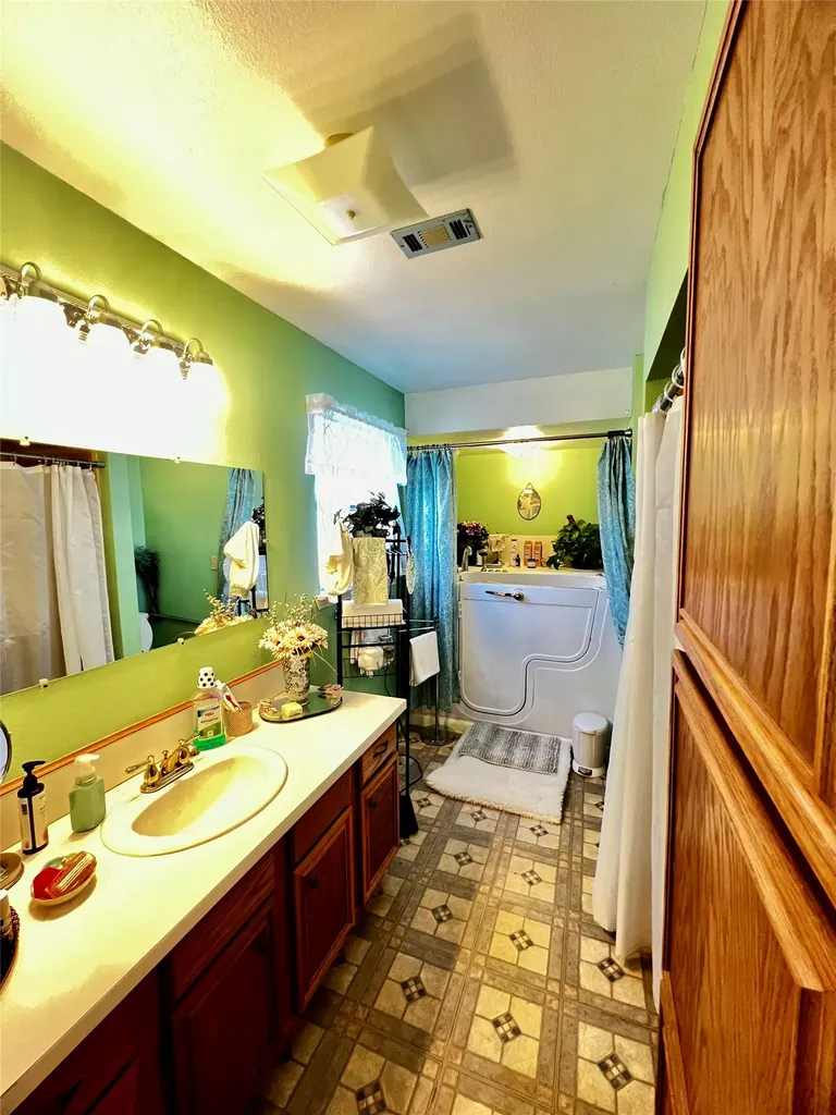 394 Hcr 1143 Blum TX 76627