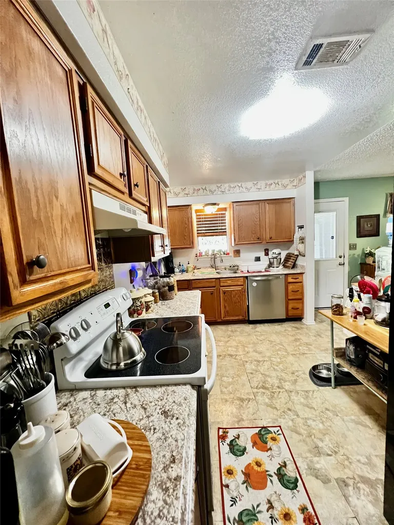 394 Hcr 1143 Blum TX 76627