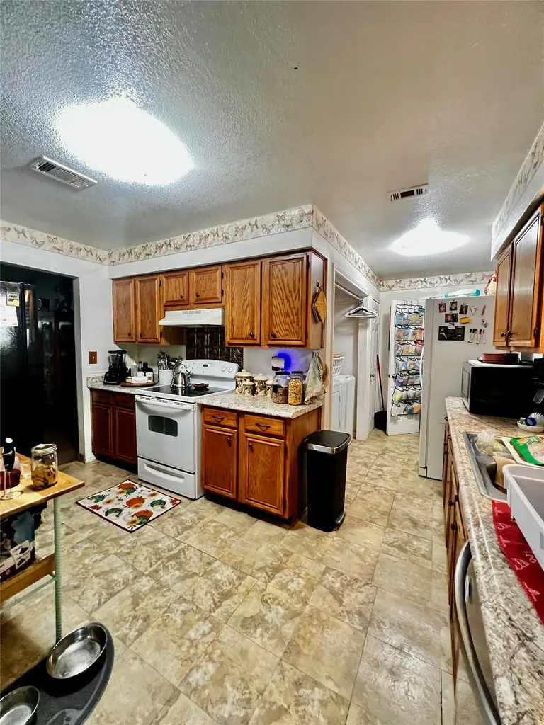 394 Hcr 1143 Blum TX 76627